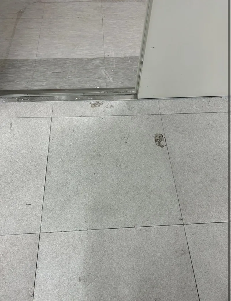 데코타일교체 시공 전 - 사무실 전체 바닥